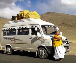 manali to leh taxi service, tempo traveller in manali for leh